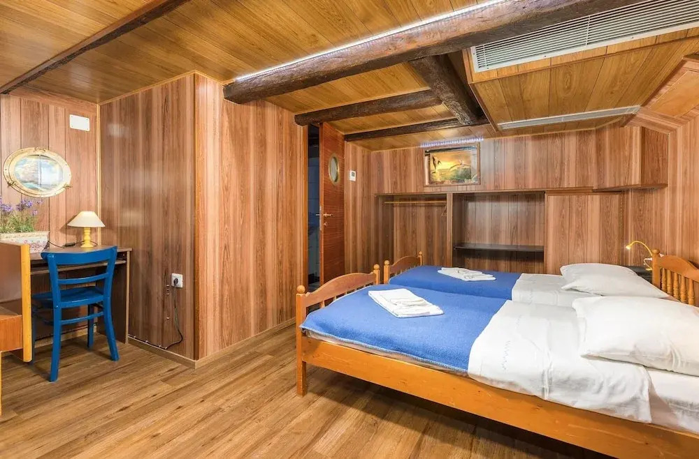 Pet-friendly Apartment in the Heart of Cres