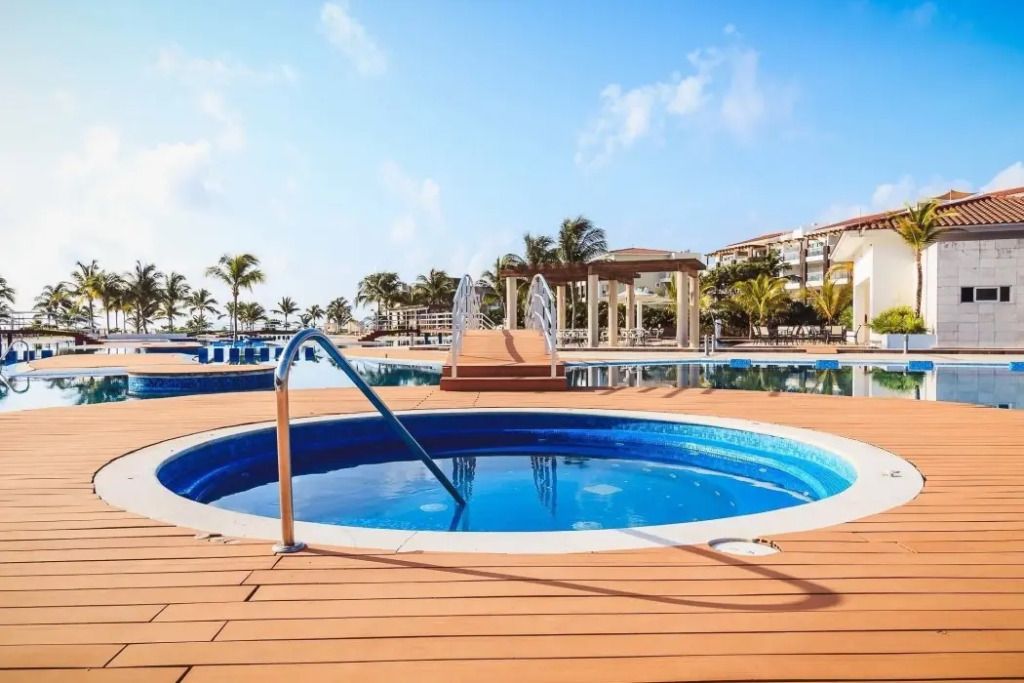Mareazul 202S Oceanfront 2BR with Plunge Pool
