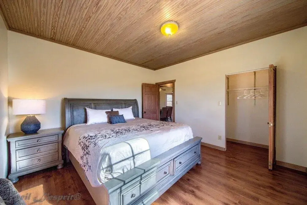 Pecan Farm Haus 2 Bedroom Cottage by RedAwning