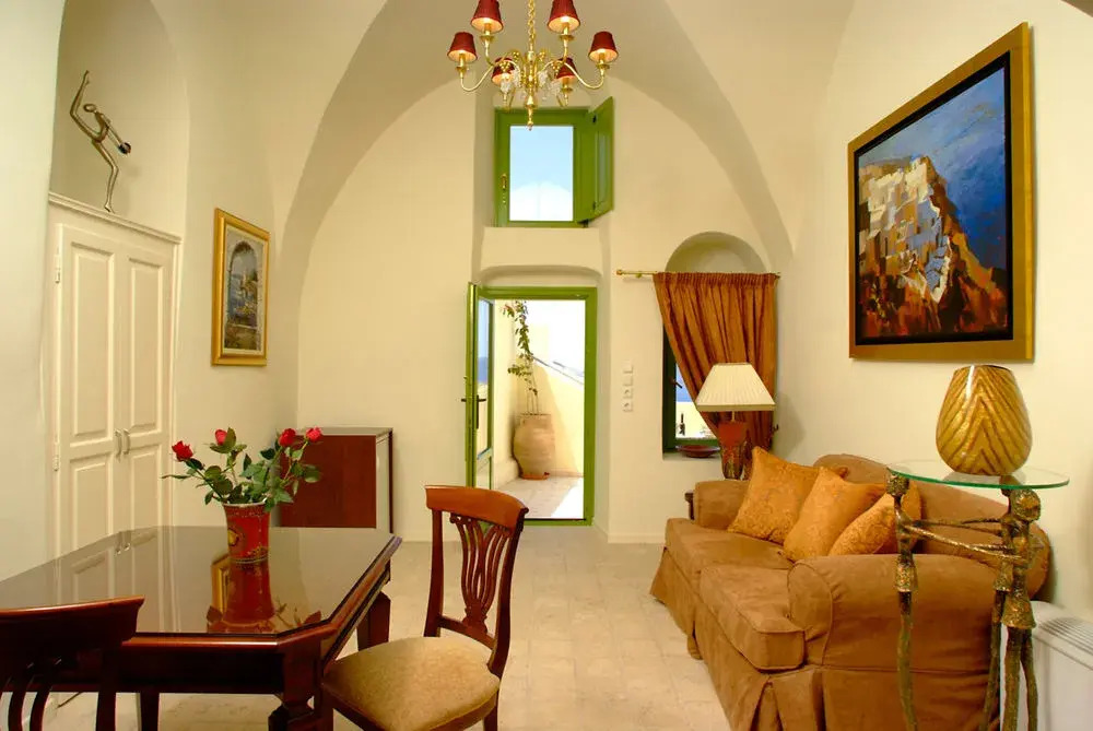Adamis Majesty Suites