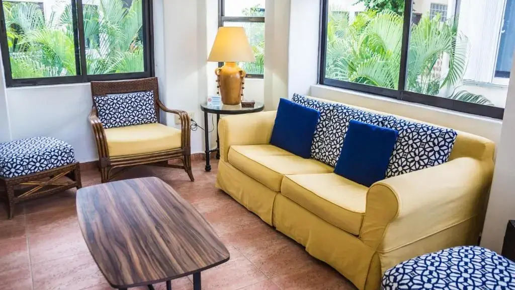 Royal Palms 6