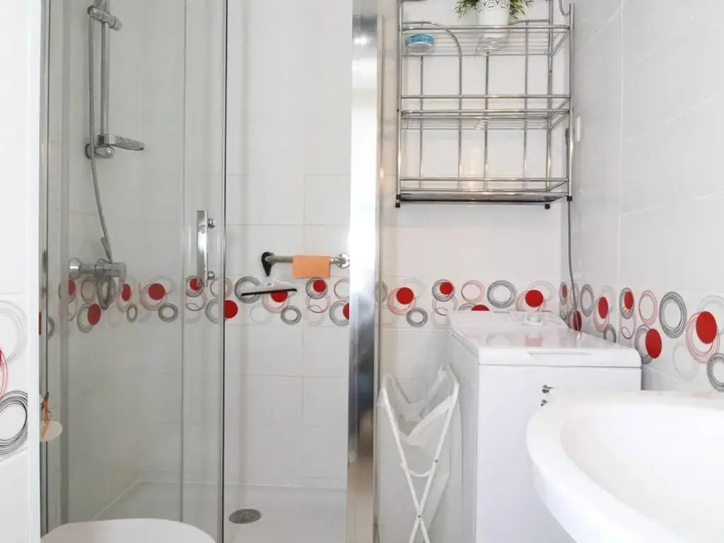 Appartement Balaruc-les-Bains, 1 pièce, 4 personnes - FR-1-553-43