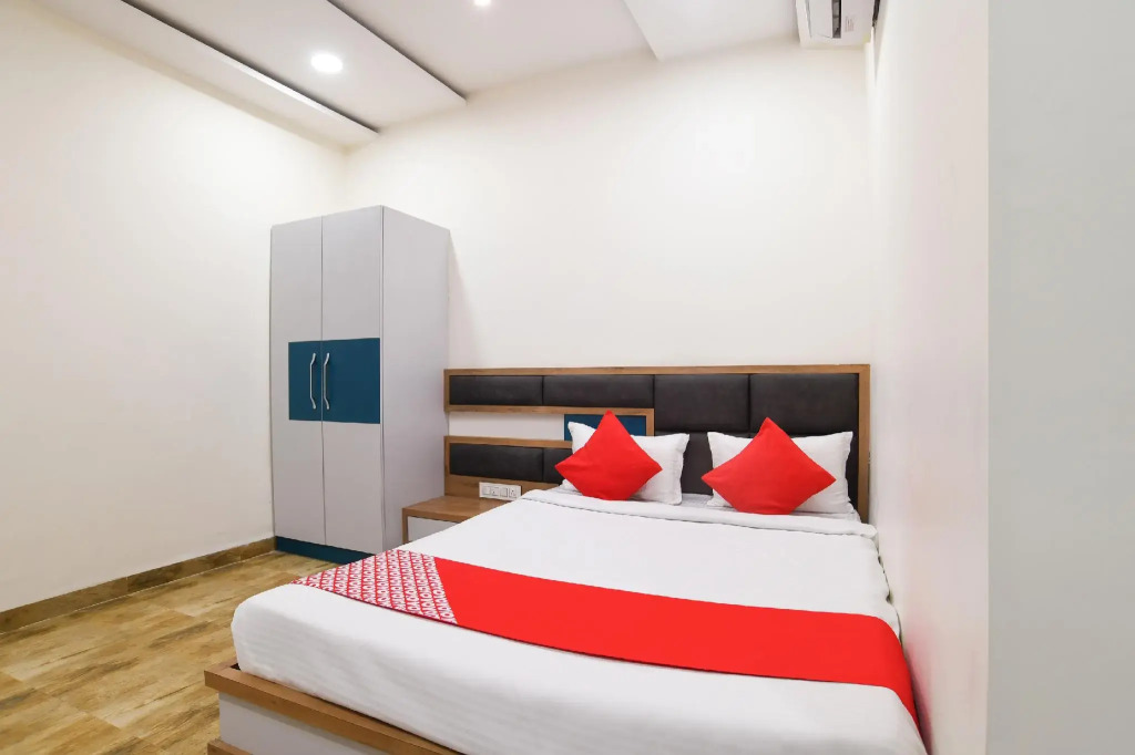 OYO 77772 Hotel Ss Blu