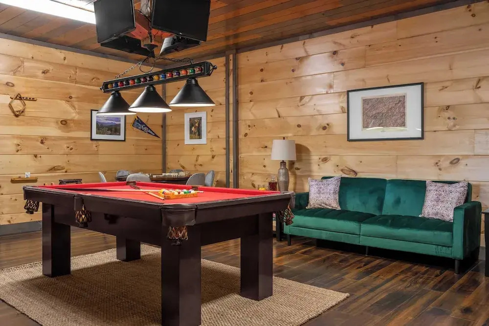 Indoor Pool, Movie Theatre, Game Room 6bdr Retreat Copperhead by Avantstay