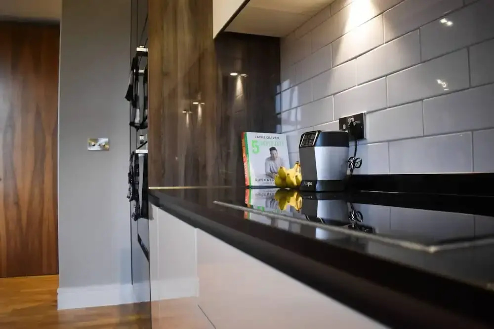 Modern 1 Bedroom Apartment With Balcony By Preston Park