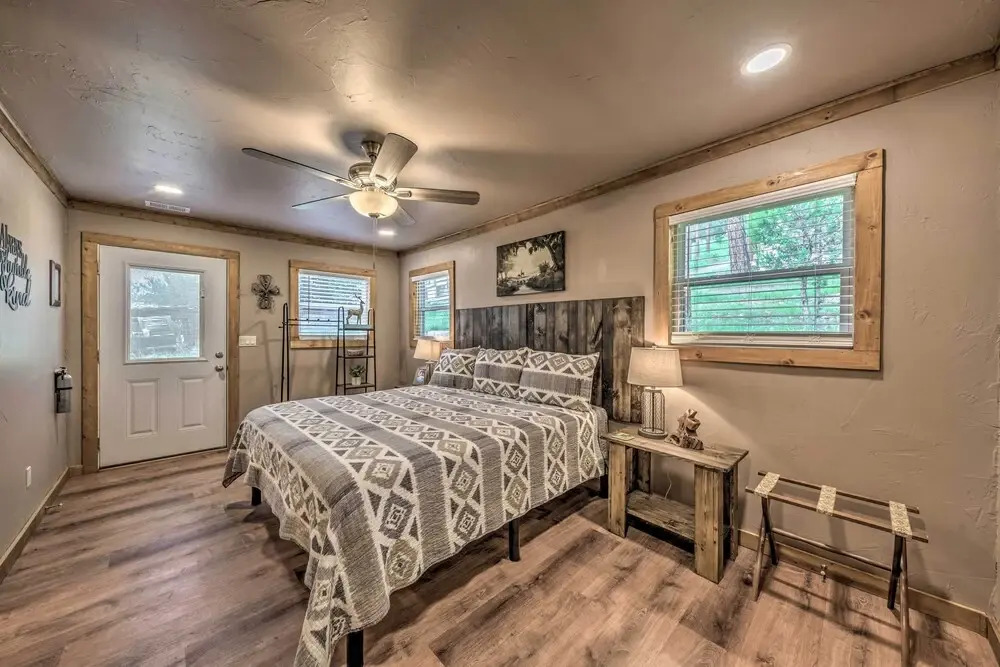 Ruidoso Cabin w/ Patio - Walk to Midtown!