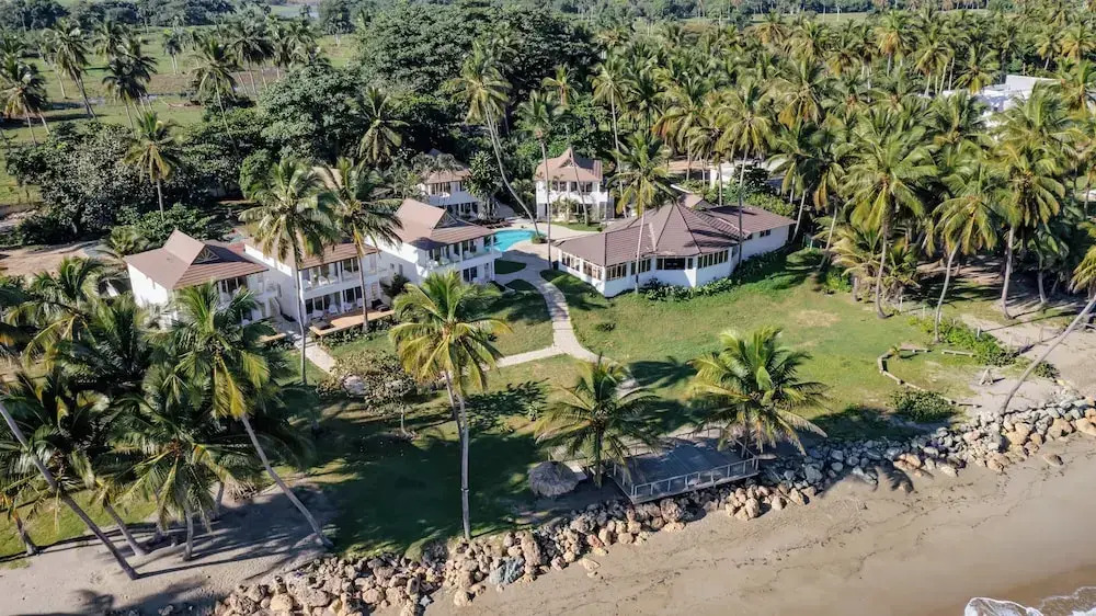 Room in Guest Room - Oceanfront Suite With Kitchenette Stunning Views & Secluded Luxury
