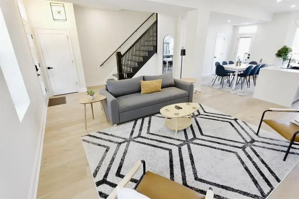 Pristine Petworth Family Home w Street Parking