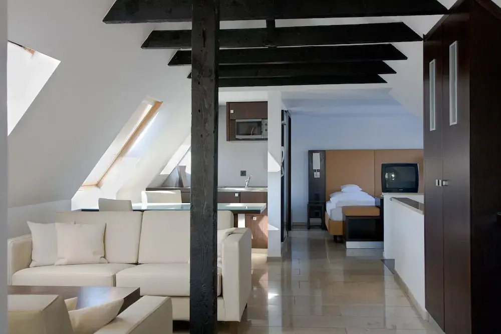 Burns Art Apartments