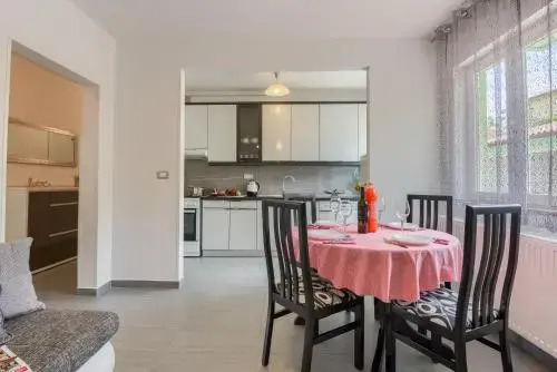 Esther Apartment