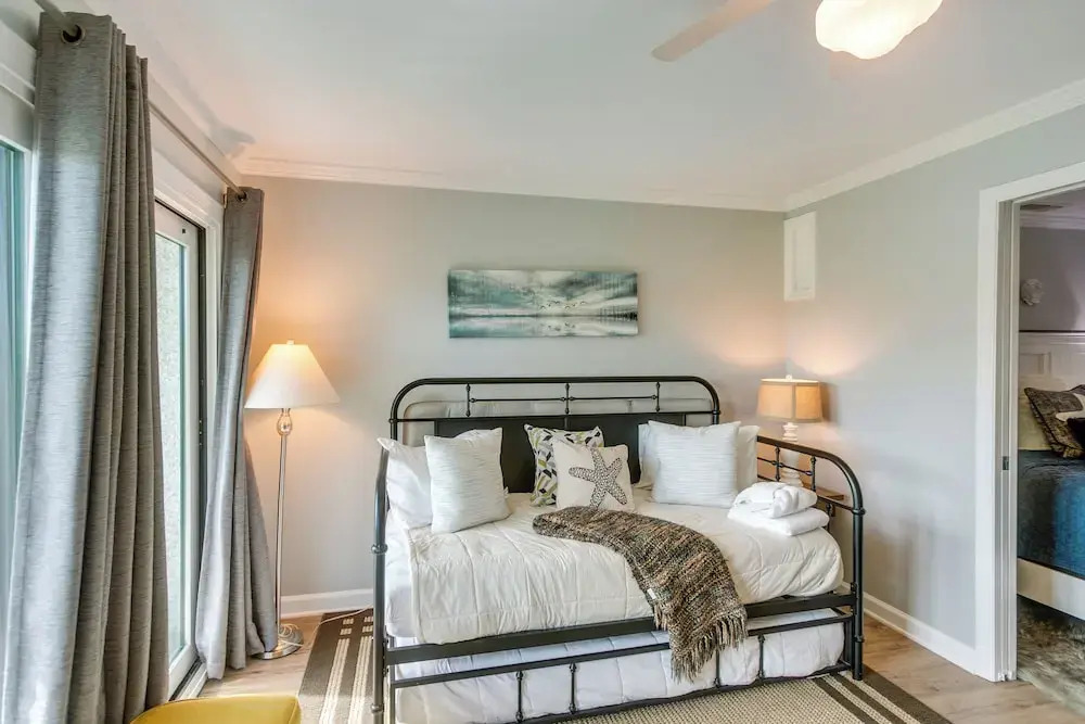 4 Mi to Beach: St Simons Island Golf Course Condo