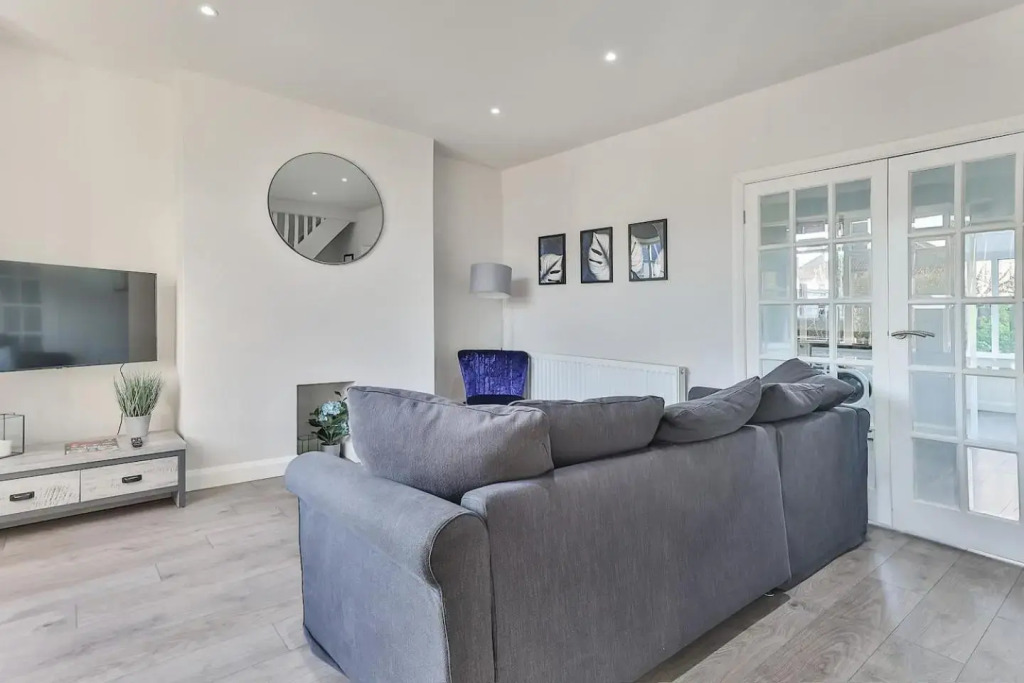 Newly Extended 3 Bed Family home Near Graves Park