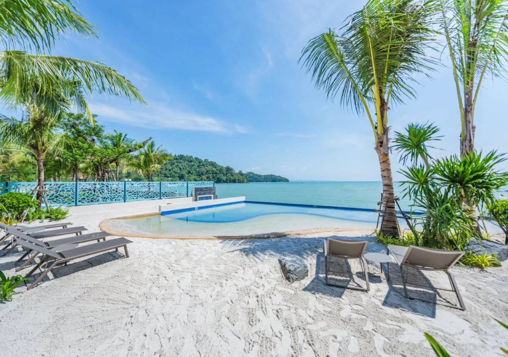 Hotel Tide Phuket Beachfront