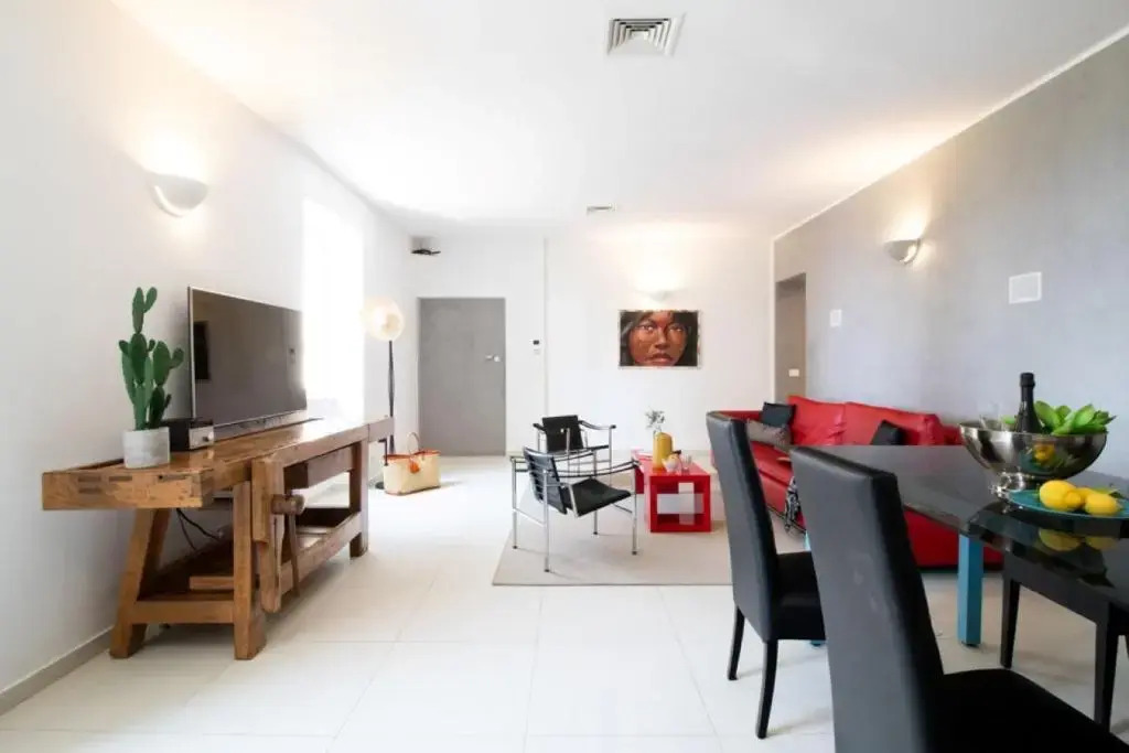 Casa Giulia - Apartment beachfront with 2 bedrooms, air conditioning and private parking, just 30 meters from the beach