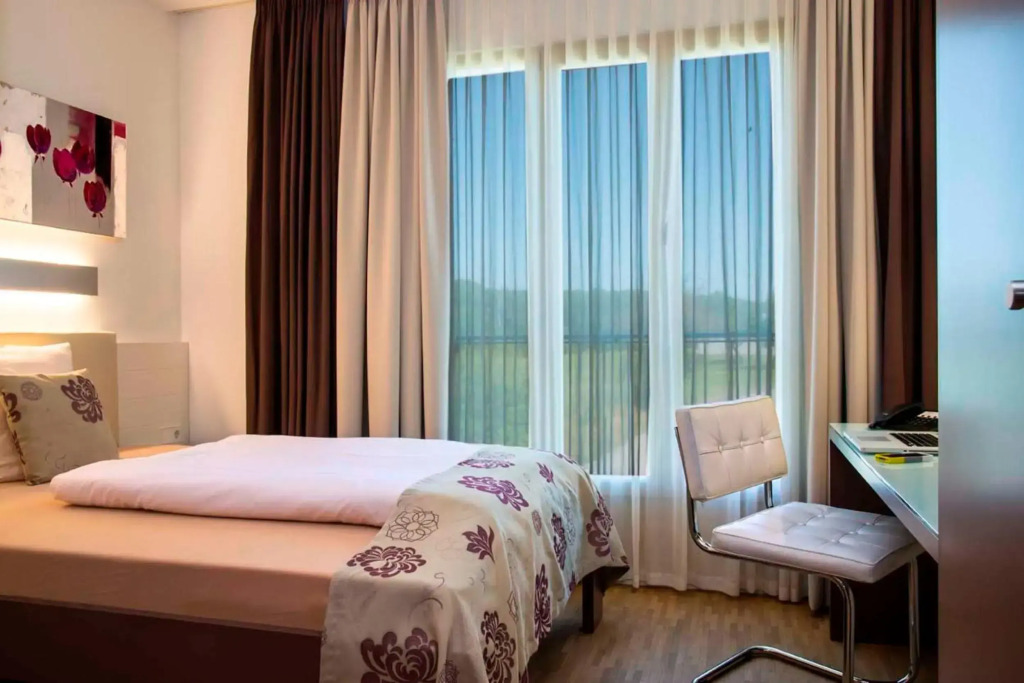Hotel Simons Plaza