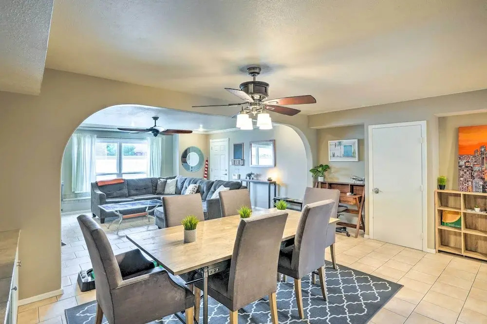 1 Mi to Old Town Scottsdale: Home w/ Putting Green
