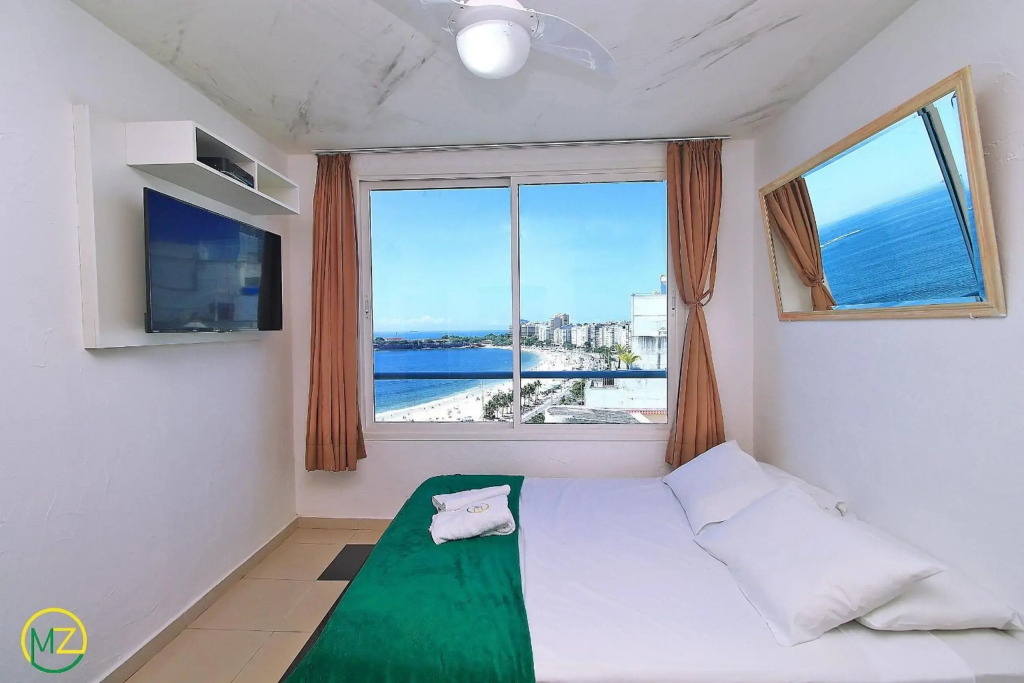 Incrivel cobertura de frente para o mar com 3 quartos e piscina particular em Copacabana!
