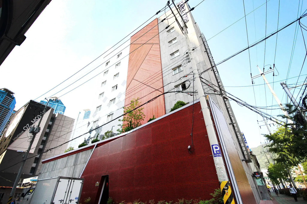 CozyTree Hotel
