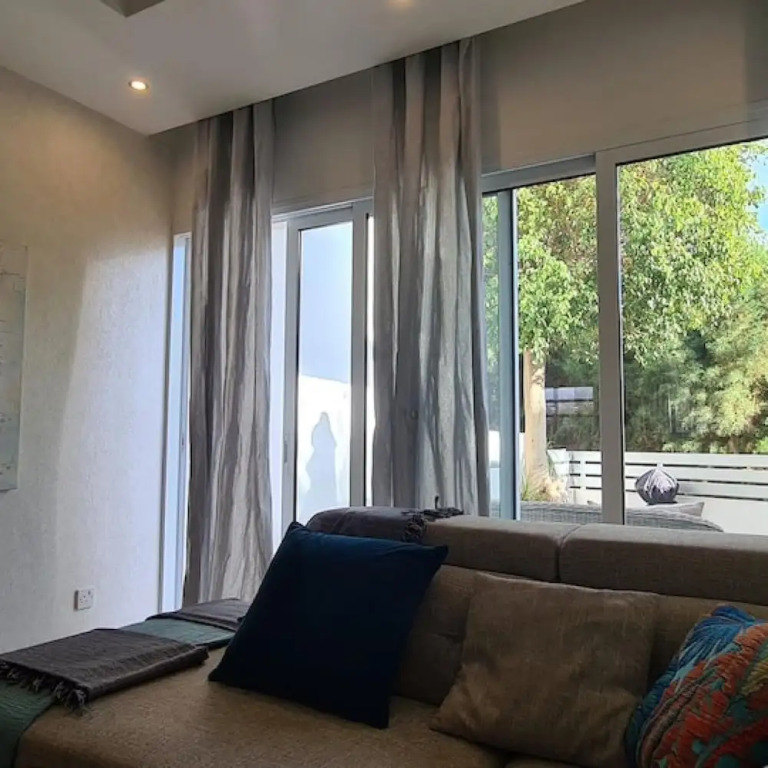 29 LIM - Downtown Retreat