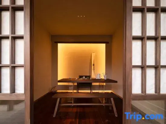Jingdezhen Creek Shore Boutique Hotel