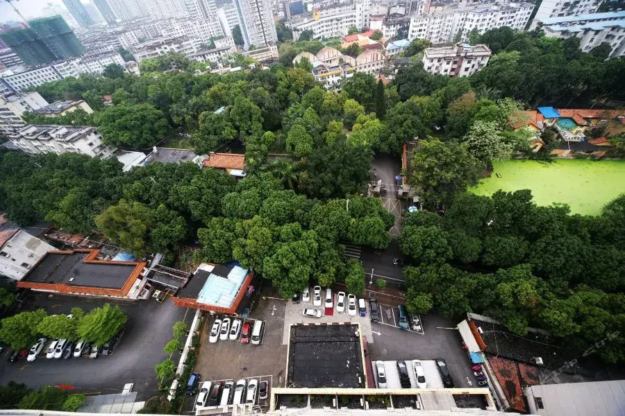 Nanning Lvdu Hotel (Dream Island Shopping Center)