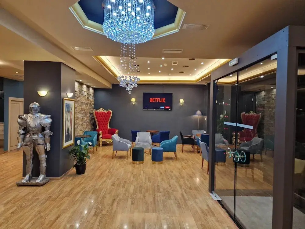 Queens Leriotis Hotel