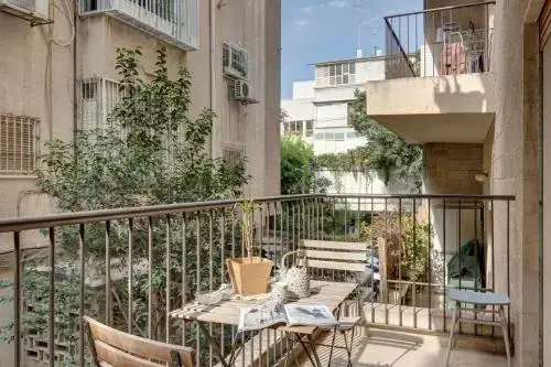 TLV2RENT Unique Dizengof Apartment