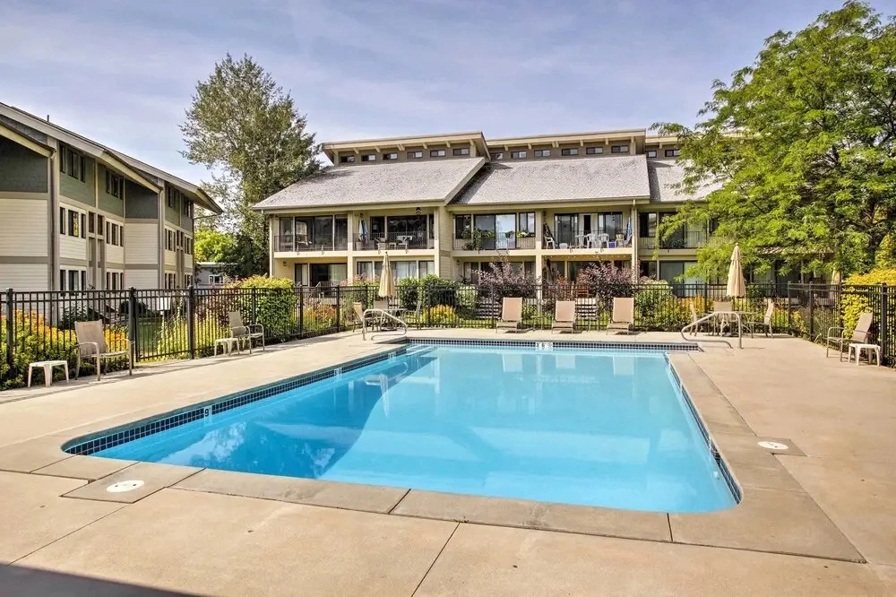 Seasonal Pool & Marina! Condo on Lake Pend Oreille