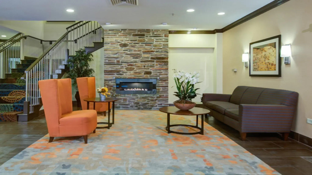 Holiday Inn Express & Suites Chicago Deerfield Lincolnshire by IHG