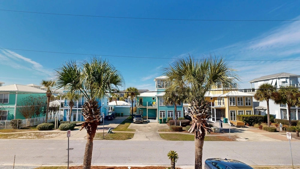 Toes In The Sand 4 Bedroom Home
