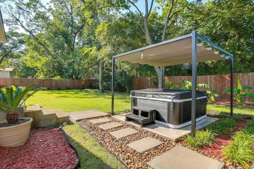 3 Mi to Lake Ray Roberts: Luxe Pilot Point Home