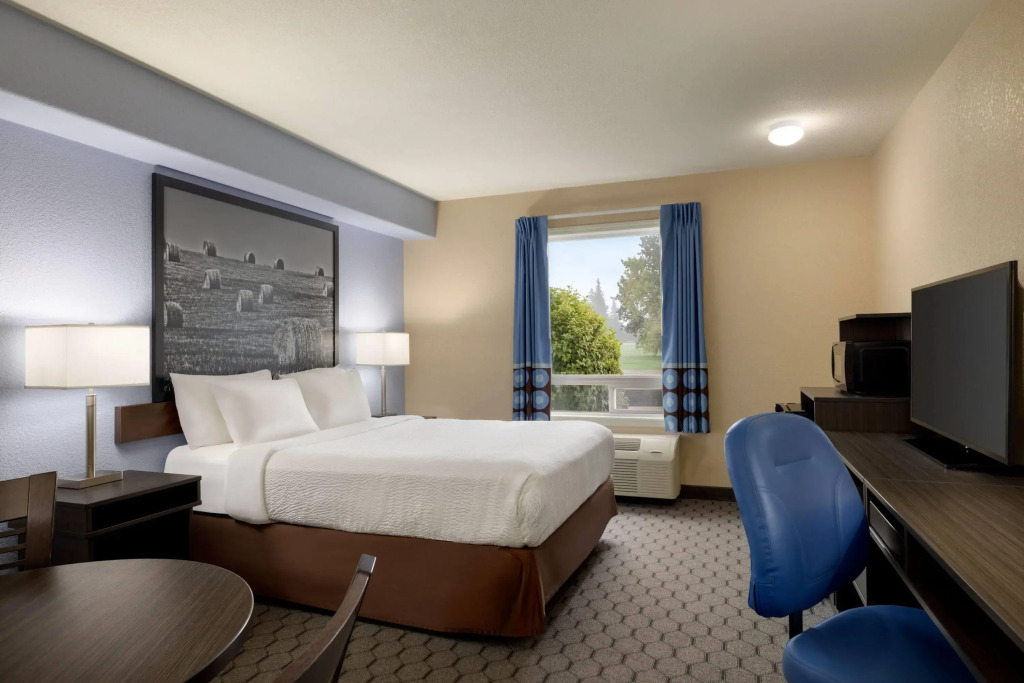 Super 8 by Wyndham Swan River MB