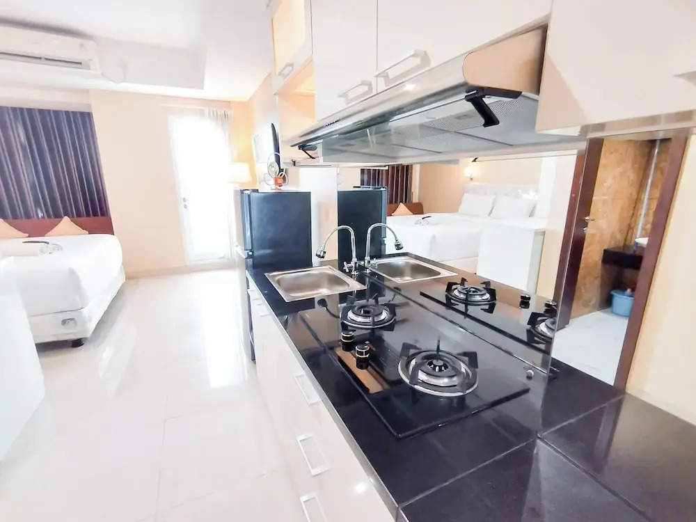 Stunning Studio with Strategic Location at Grand Sungkono Lagoon Apartment