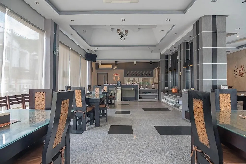RedDoorz Premium near Harbour Bay Mall Batam 2