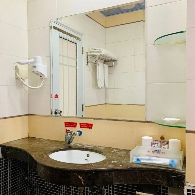 Fengju Business Hotel
