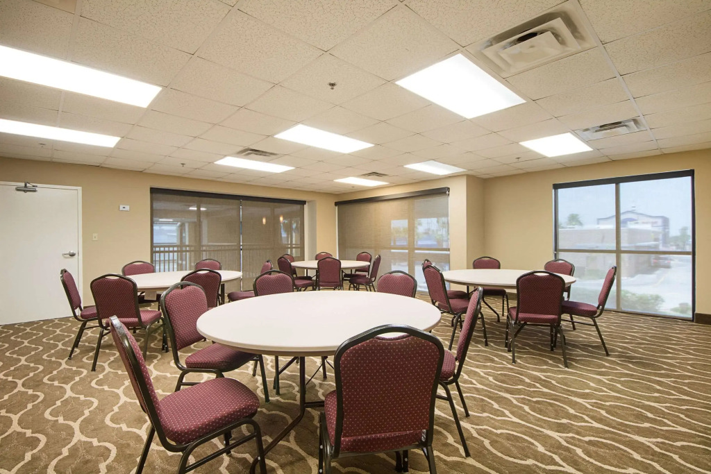 Comfort Suites Beachside
