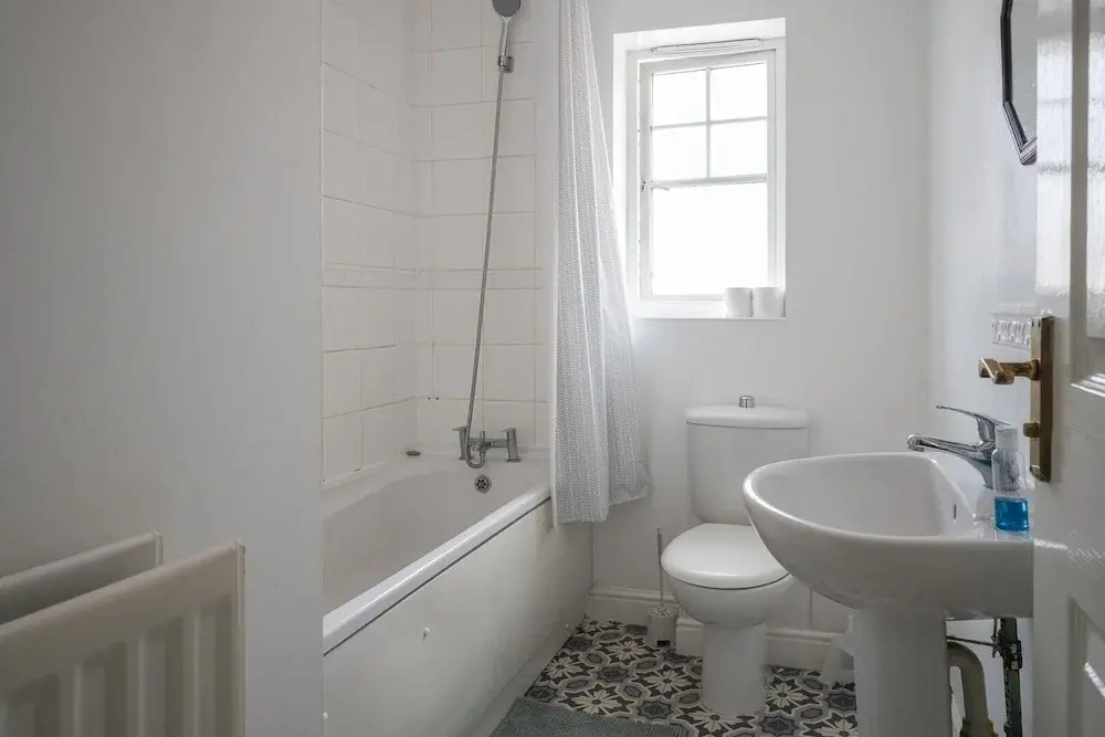House-sleeps7-parking-garden-sportschannels