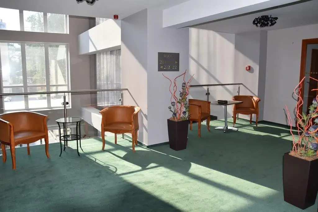 Empire Hotel