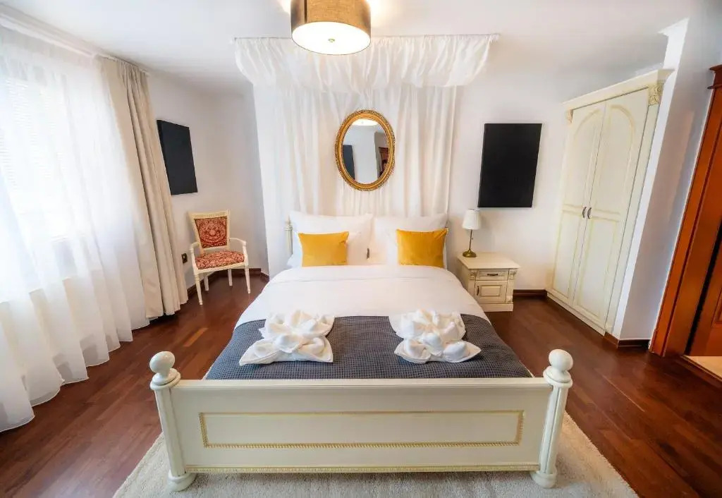 5BR 2BATH Masarykovo nábřeží apartment