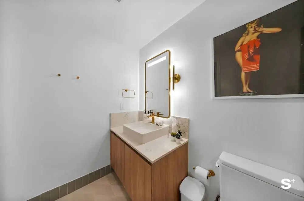 Chic Downtown Retreat 1BR Apartment