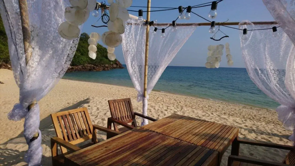 Koh Ngai Paradise Beach