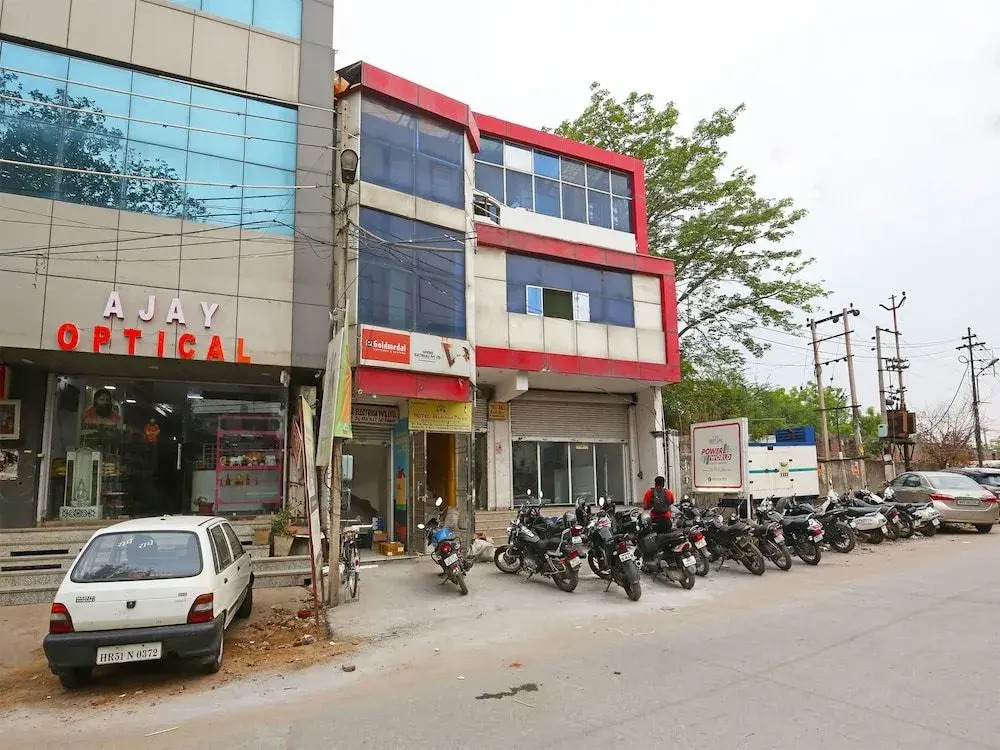OYO 15525 Signature Inn
