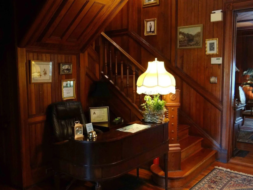 Engadine Inn and Cabins