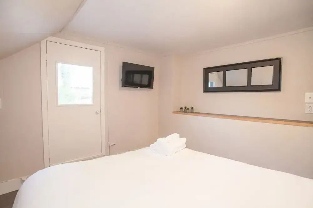 Luxury Collection-4 Bedroom 3 Full-bathroom-boston