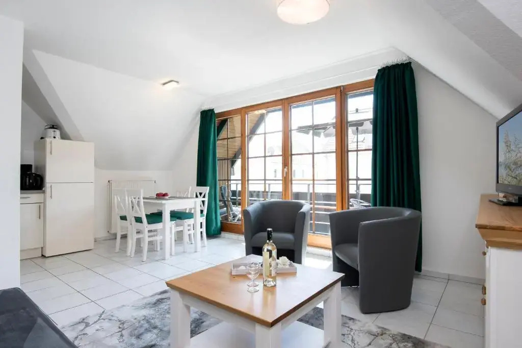 Alte Bergstrasse 6, Wohnung 8