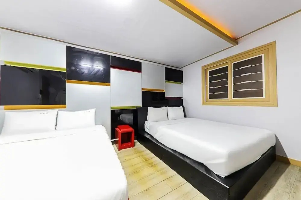 Eli Motel