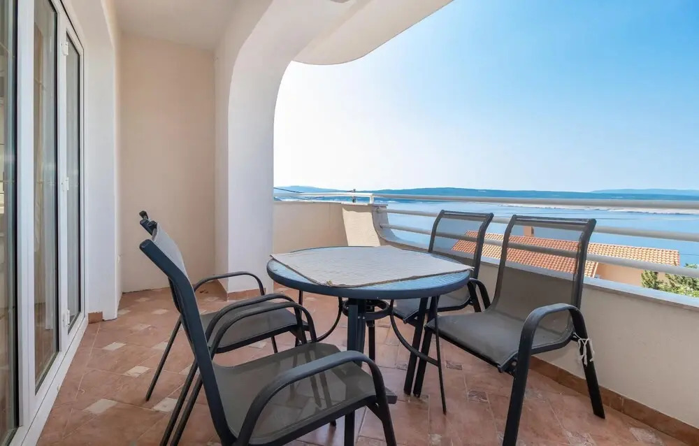 Beautiful Apartment in Dramalj With Wifi and 3 Bedrooms