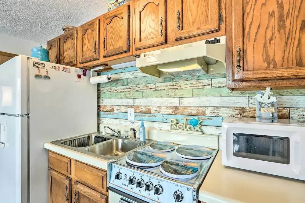 Pool + Boat Slip Available: Osage Beach Condo!