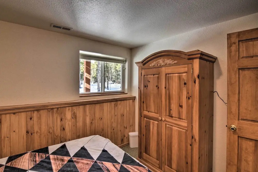 24-0107 16-acre Fairplay Cabin w/ Mountain Views!
