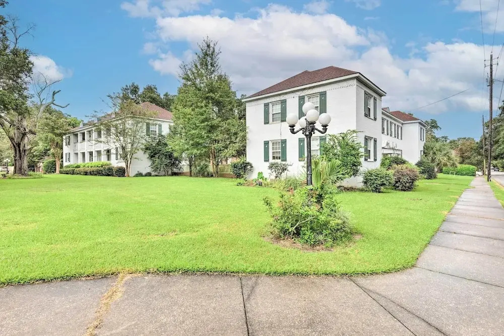 Cozy Mobile Condo w/ Community Outdoor Pool!